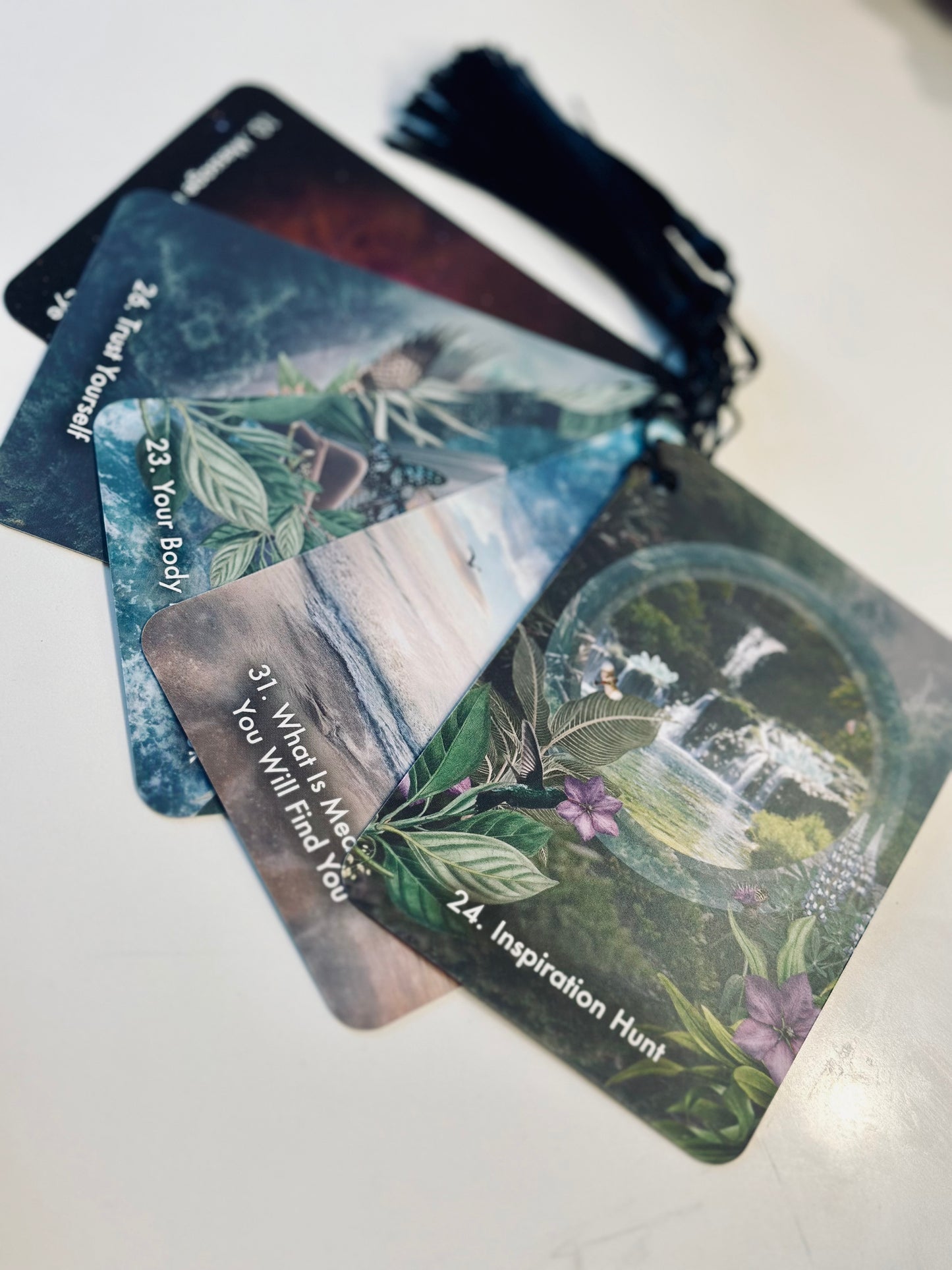 Pendientes seleccionados intuitivamente y lectura de cartas