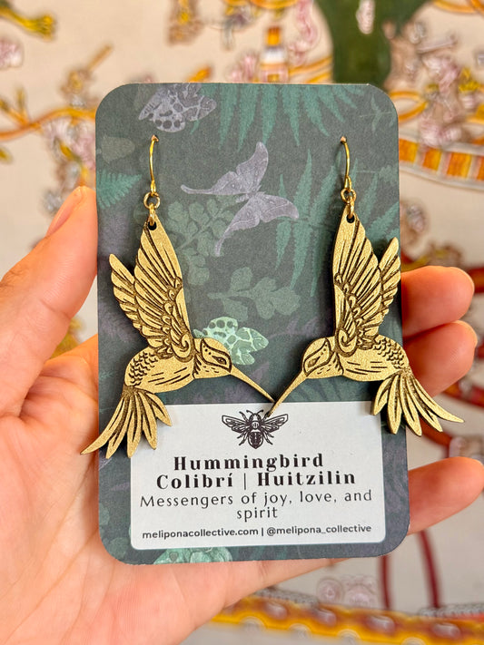 Pendientes de colibríes verdes y blancos